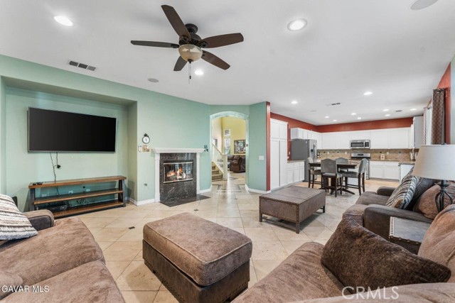 Detail Gallery Image 8 of 40 For 4103 W Avenue J3, Lancaster,  CA 93536 - 5 Beds | 3 Baths