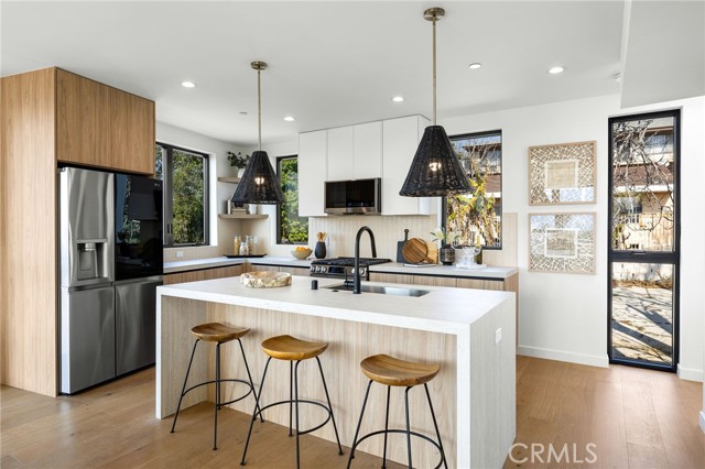 Detail Gallery Image 6 of 17 For 953 1/2 Everett St, Los Angeles,  CA 90026 - 2 Beds | 2/1 Baths