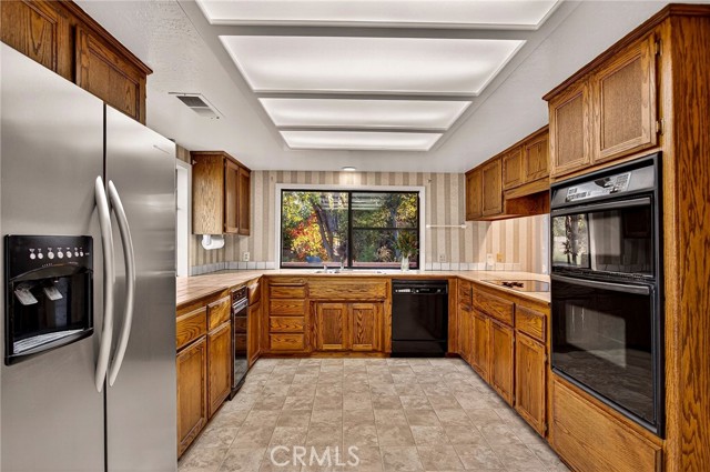 Detail Gallery Image 6 of 28 For 142 Honey Run Rd, Chico,  CA 95928 - 3 Beds | 2 Baths