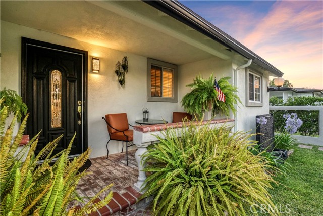 Detail Gallery Image 8 of 59 For 19120 Hartland St, Reseda,  CA 91335 - 5 Beds | 3 Baths