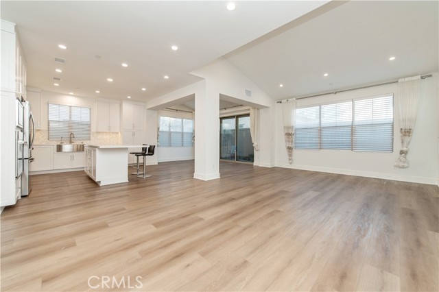 Detail Gallery Image 9 of 39 For 116 Imagination Trl, Irvine,  CA 92620 - 4 Beds | 3/1 Baths