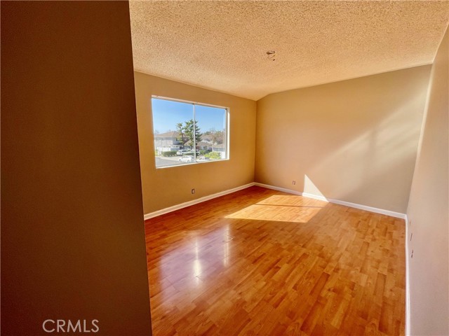 Detail Gallery Image 6 of 18 For 28164 Robin Ave, Saugus,  CA 91350 - 2 Beds | 1 Baths