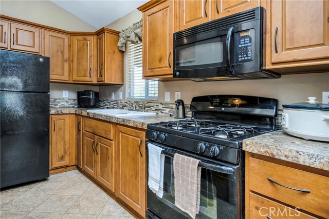 Detail Gallery Image 8 of 19 For 9324 Birch Ct, Lower Lake,  CA 95457 - 1 Beds | 1 Baths