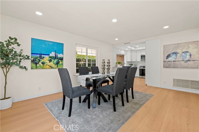 22557 Fenwall Drive, Saugus CA: https://media.crmls.org/medias/fa6750d9-d3e1-437f-a351-acb10293ed4a.jpg