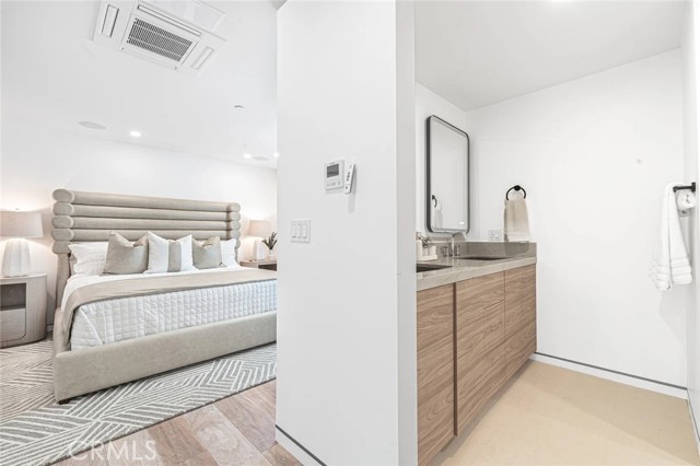 1034 W Balboa Boulevard, Newport Beach CA: https://media.crmls.org/medias/fa694162-0b1f-43b0-a9cd-00bdeec938cb.jpg