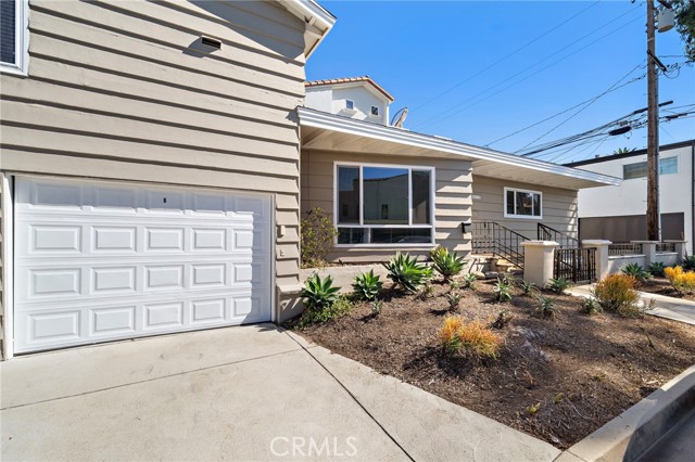 Detail Gallery Image 3 of 24 For 3212 2nd, Corona Del Mar,  CA 92625 - 2 Beds | 2 Baths