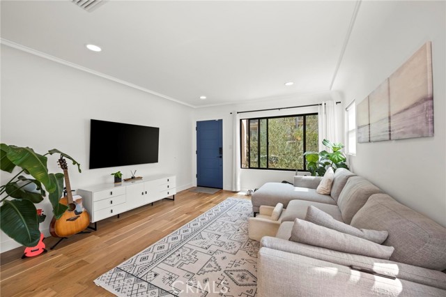 Detail Gallery Image 18 of 49 For 3345 Oakhurst Ave, Los Angeles,  CA 90034 - 3 Beds | 3 Baths