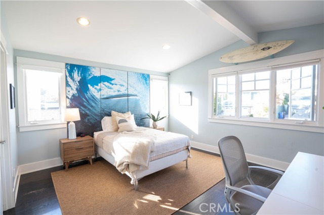 562 24th Place, Hermosa Beach, California 90254, 5 Bedrooms Bedrooms, ,4 BathroomsBathrooms,Residential,For Sale,24th,SB25023587