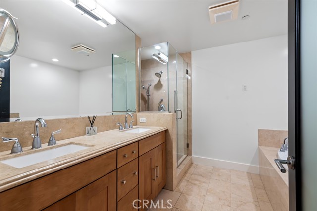 130 N Swall Drive, Beverly Hills CA: https://media.crmls.org/medias/fa6c3633-b682-40a1-8f9e-66285aff6f23.jpg