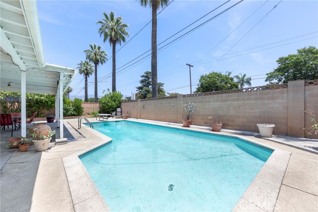 428 S Rosalinda Avenue, Azusa CA: https://media.crmls.org/medias/fa6c96c6-23d4-49f6-81d1-e605ff34fbb9.jpg
