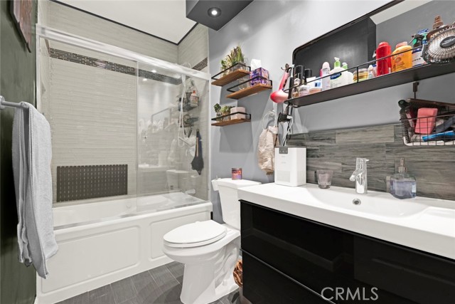 11225 Peach Grove Street, North Hollywood CA: https://media.crmls.org/medias/fa6d4673-d6db-48e1-89d3-e725b4390078.jpg