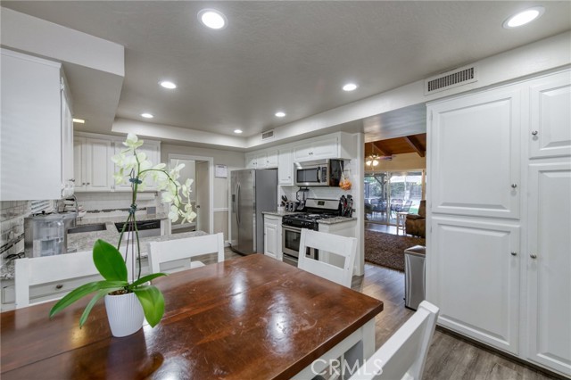 Detail Gallery Image 12 of 29 For 6384 E Lowe Ave, Fresno,  CA 93727 - 3 Beds | 2 Baths