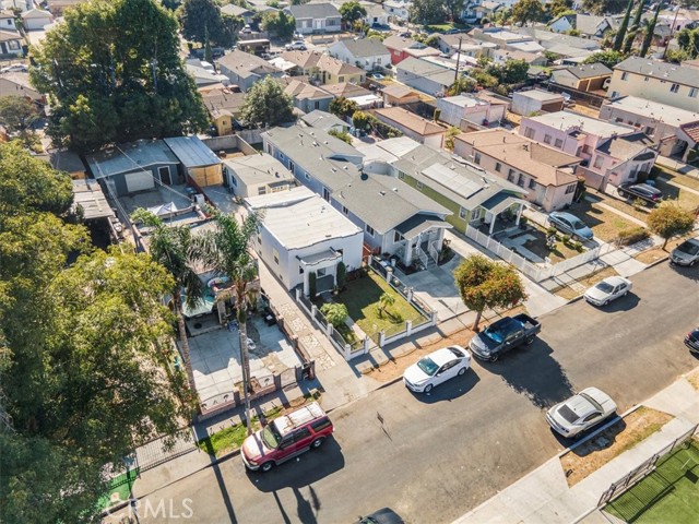 Detail Gallery Image 1 of 50 For 230 E 110th St, Los Angeles,  CA 90061 - 2 Beds | 3 Baths