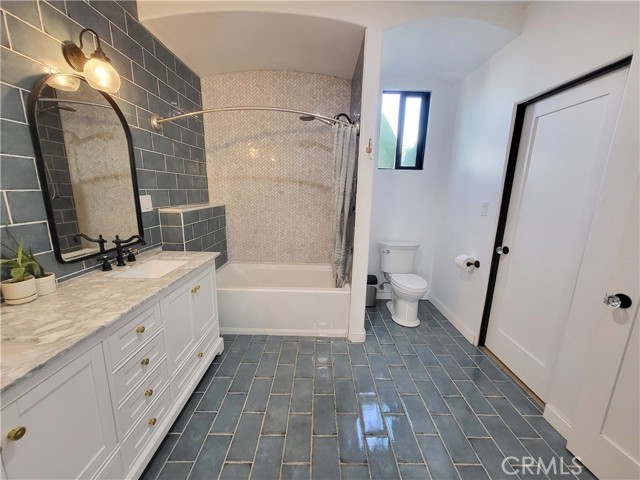 Detail Gallery Image 8 of 47 For 441 E 17th St, Long Beach,  CA 90813 - – Beds | – Baths