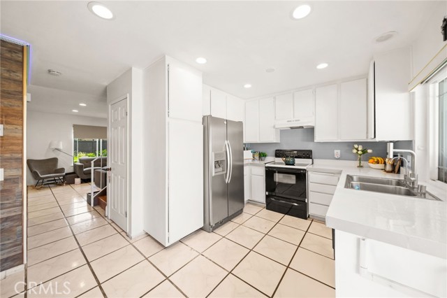 Detail Gallery Image 2 of 27 For 2921 S Sycamore St #E,  Santa Ana,  CA 92707 - 3 Beds | 1/1 Baths