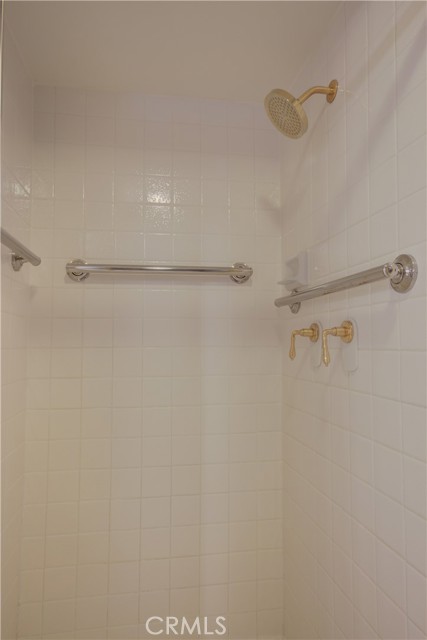 Detail Gallery Image 11 of 23 For 2606 Cañada Bld #201,  Glendale,  CA 91208 - 3 Beds | 2 Baths