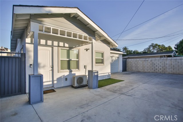 408 S Flower Street, Santa Ana CA: https://media.crmls.org/medias/fa72a1c0-083b-4d87-a18f-8ca1e25e8866.jpg