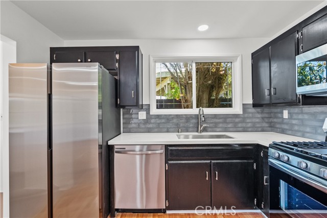 Detail Gallery Image 14 of 72 For 6172 Dalecrest Ave, Woodland Hills,  CA 91367 - 3 Beds | 2 Baths