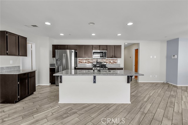 Detail Gallery Image 11 of 45 For 34234 Parkside Dr, Lake Elsinore,  CA 92532 - 4 Beds | 3 Baths