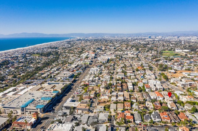 1018 17th Street, Hermosa Beach, California 90254, 4 Bedrooms Bedrooms, ,2 BathroomsBathrooms,Residential,Sold,17th,SB21225604