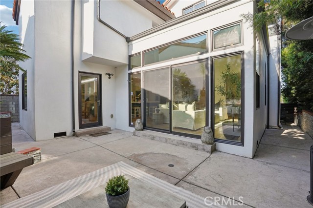 2501 N Poinsettia Avenue, Manhattan Beach CA: https://media.crmls.org/medias/fa760c75-d1ff-4ec5-b5cb-30151286eea5.jpg