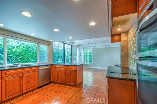 5021 Corkwood Lane, Irvine CA: https://media.crmls.org/medias/fa7774cc-1150-4054-aacb-02a03f6b6989.jpg