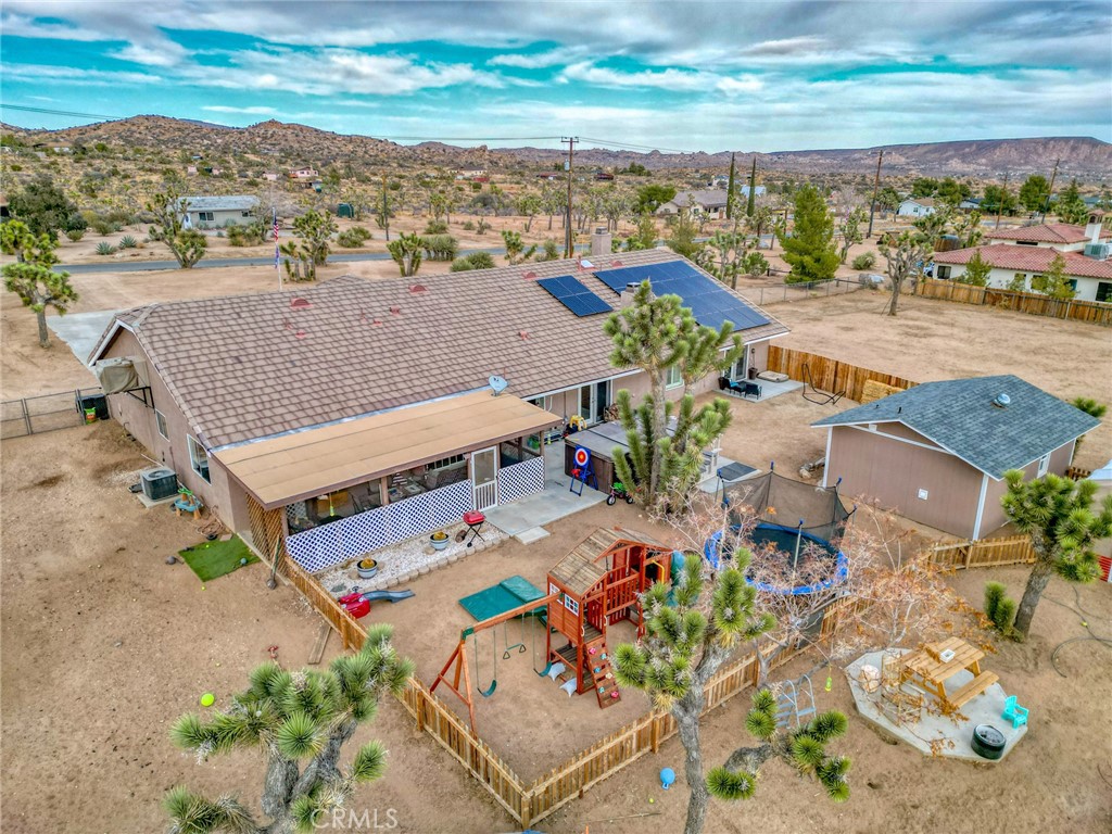 https://media.crmls.org/medias/fa78537b-0b06-432b-9b9d-e62c1e9ffe80.jpg?preset=X-Large