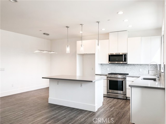 Detail Gallery Image 11 of 34 For 4201 Pennsylvania Ave, La Crescenta,  CA 91214 - 3 Beds | 2/1 Baths