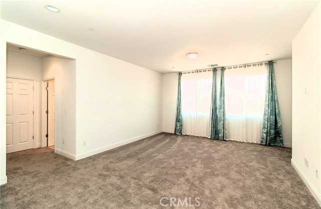 Detail Gallery Image 27 of 43 For 2698 N Arroyo Ave, Fresno,  CA 93727 - 5 Beds | 3/1 Baths