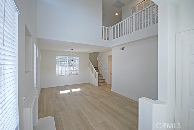 Detail Gallery Image 4 of 23 For 27153 Manor Cir, Valencia,  CA 91354 - 3 Beds | 2/1 Baths