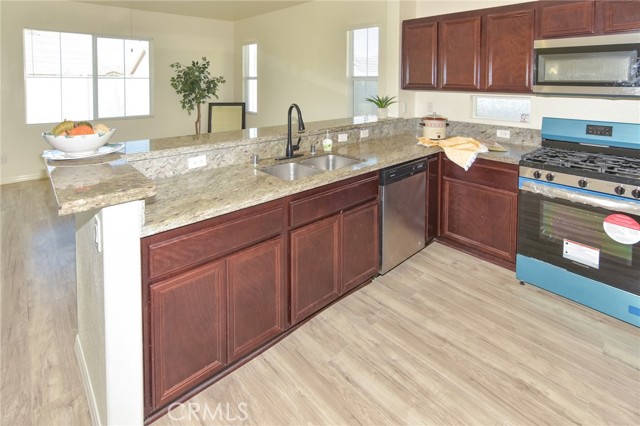 Detail Gallery Image 15 of 52 For 2064 Radiant Cir, San Jacinto,  CA 92582 - 5 Beds | 2/1 Baths