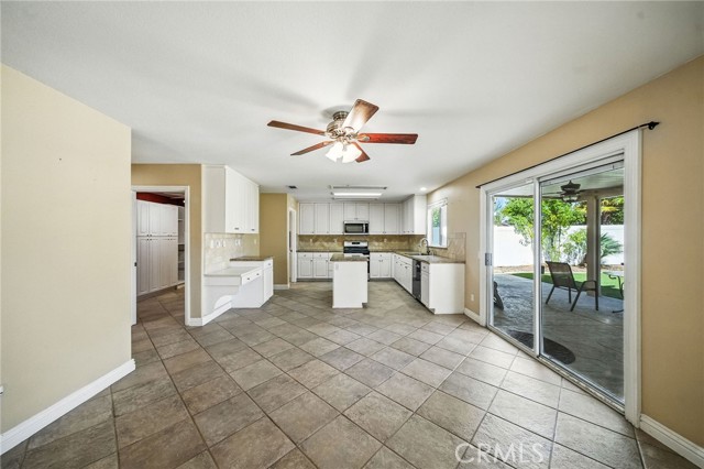 41980 Trinity River Way, Murrieta CA: https://media.crmls.org/medias/fa7b155c-0ab4-4ff0-8d18-d133673593a5.jpg