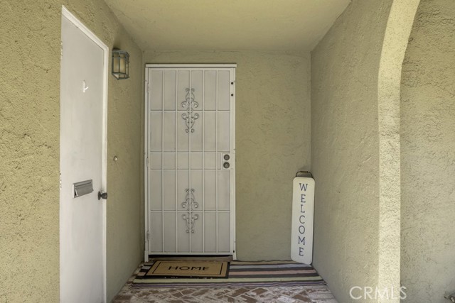 Detail Gallery Image 2 of 22 For 26822 Avenue of the Oaks, Newhall,  CA 91321 - 2 Beds | 2 Baths