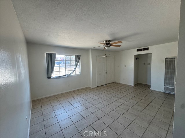 255 W Grace Street, Barstow CA: https://media.crmls.org/medias/fa7b5d00-8efe-4d58-be79-f751b5f22854.jpg