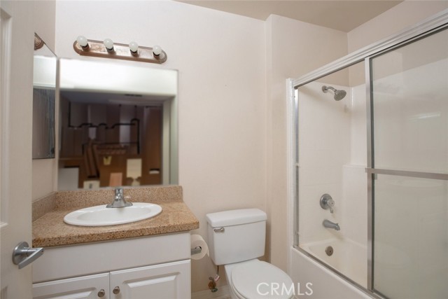 Detail Gallery Image 12 of 31 For 5540 Owensmouth Ave #206,  Woodland Hills,  CA 91304 - 2 Beds | 2 Baths
