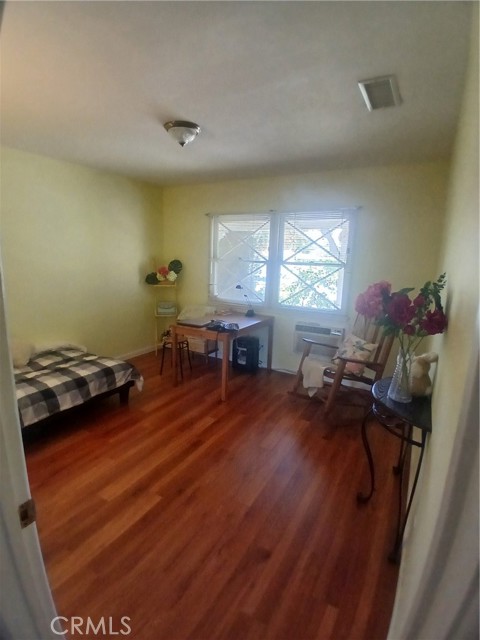 7650 Wilbur Avenue, Reseda CA: https://media.crmls.org/medias/fa7d46b9-cc70-40ce-b9d6-e8e57f1843dd.jpg