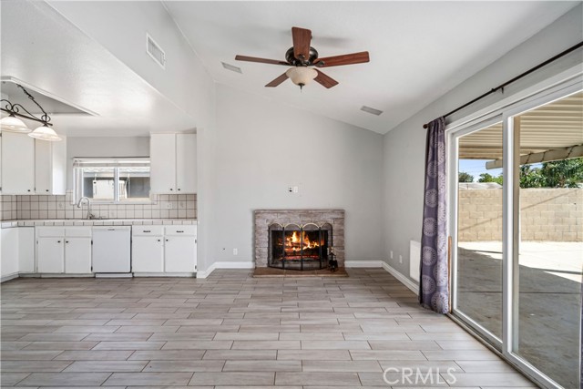 44220 Fig Avenue, Lancaster CA: https://media.crmls.org/medias/fa8061a0-048e-4178-9c9b-36a770979581.jpg