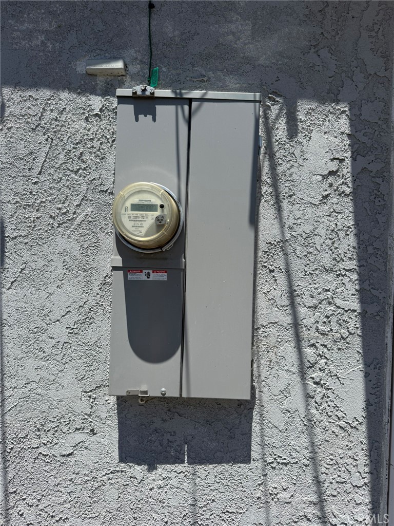 https://media.crmls.org/medias/fa807e34-5fb2-4a74-b5a9-1a0a641fe673.jpg?preset=X-Large