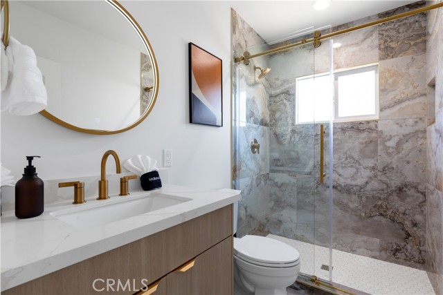 8021 West Boulevard, Inglewood CA: https://media.crmls.org/medias/fa80c325-fe63-495e-a38d-6f695bacaa56.jpg