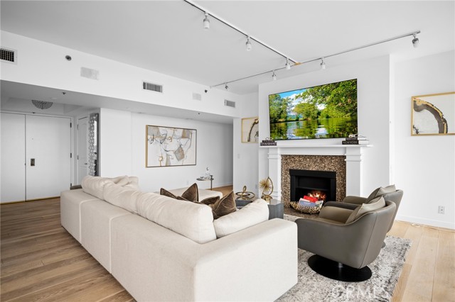 Detail Gallery Image 10 of 65 For 222 Monterey Rd #1603,  Glendale,  CA 91206 - 2 Beds | 2 Baths