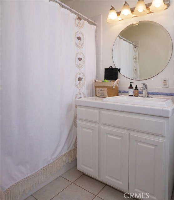 Master Bathroom with Tub Shower