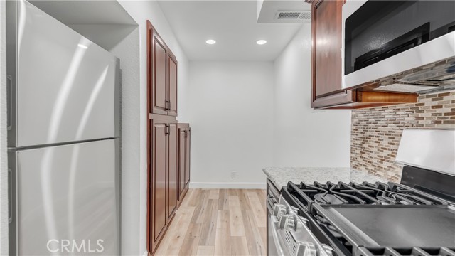 Detail Gallery Image 6 of 19 For 527 B E Elmwood, Burbank,  CA 91501 - 2 Beds | 3 Baths