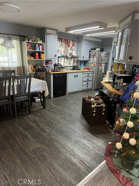 Detail Gallery Image 2 of 18 For 1835 S Manchester Ave #108,  Anaheim,  CA 92802 - 5 Beds | 1/1 Baths