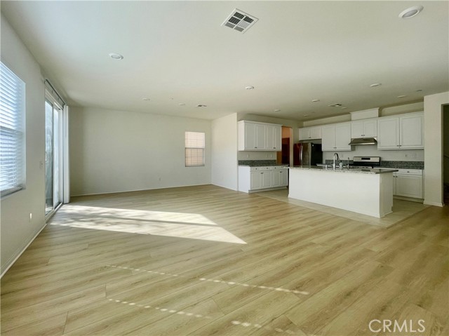 Detail Gallery Image 8 of 20 For 2076 E Bulletin Privado, Ontario,  CA 91764 - 4 Beds | 2/1 Baths