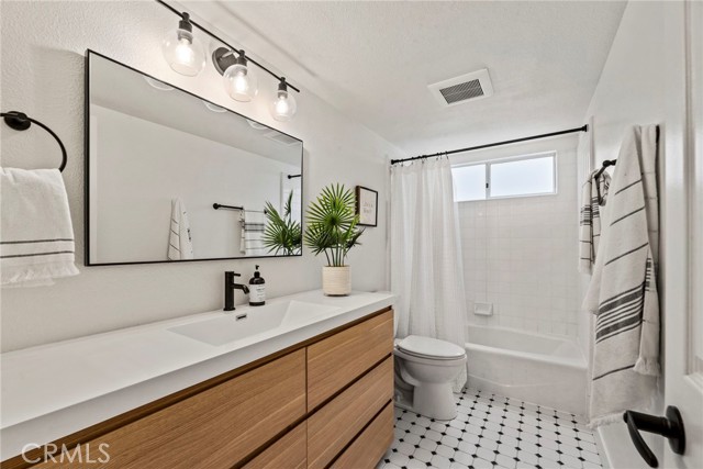 Detail Gallery Image 14 of 20 For 1078 Monterey Blvd, Hermosa Beach,  CA 90254 - 3 Beds | 2/1 Baths