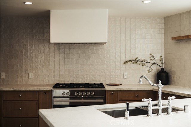 Detail Gallery Image 9 of 33 For 8448 Franklin, Los Angeles,  CA 90069 - 4 Beds | 3/1 Baths