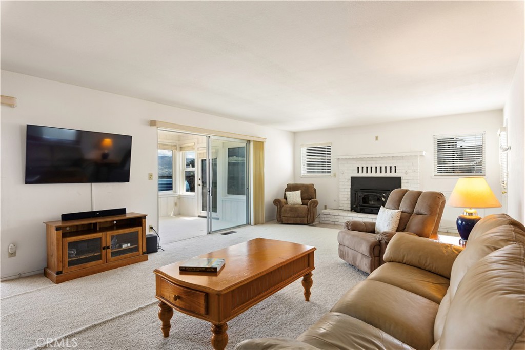 https://media.crmls.org/medias/fa8651ab-c71f-4975-9603-afe4d1dc4bc6.jpg?preset=X-Large