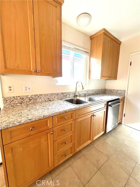 Detail Gallery Image 5 of 14 For 3501 W Alameda Ave, Burbank,  CA 91505 - 1 Beds | 1 Baths