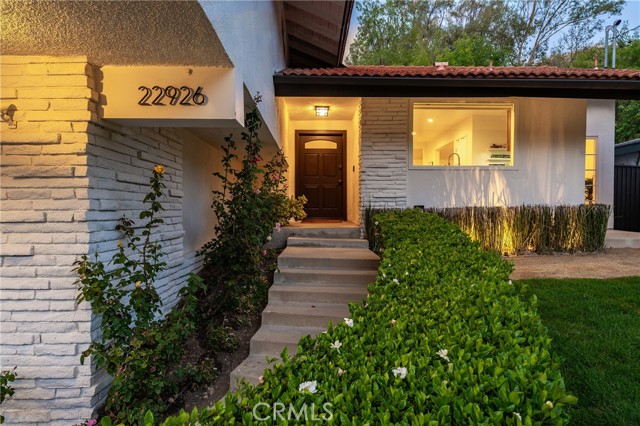 22926 Cass Avenue photo 34