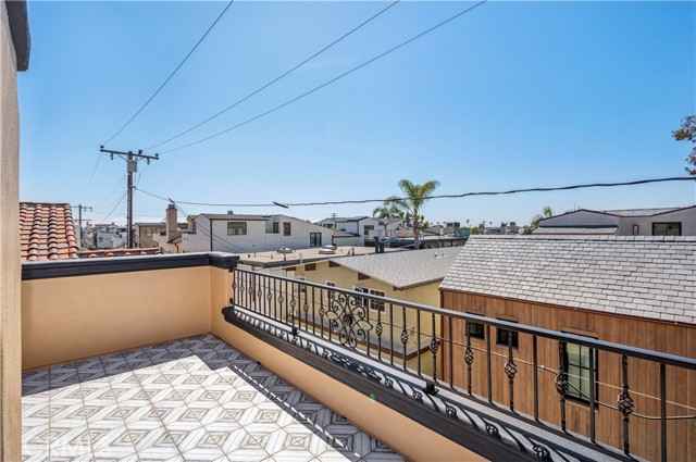 441 1/2 Goldenrod Avenue, Corona del Mar CA: https://media.crmls.org/medias/fa87c7e5-8d6d-4f4b-b610-88dd5043ee13.jpg